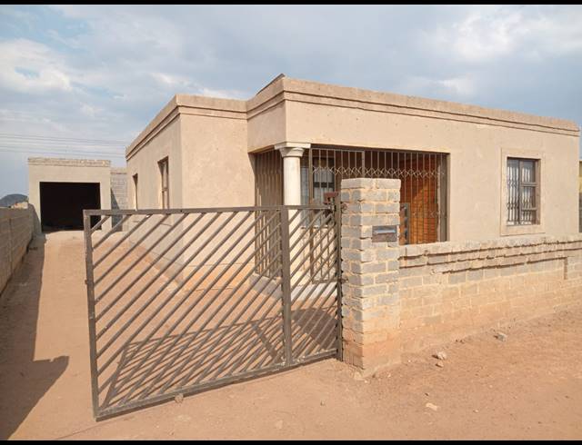 4 BEDROOM HOUSE FOR SALE IN LAKESIDE
